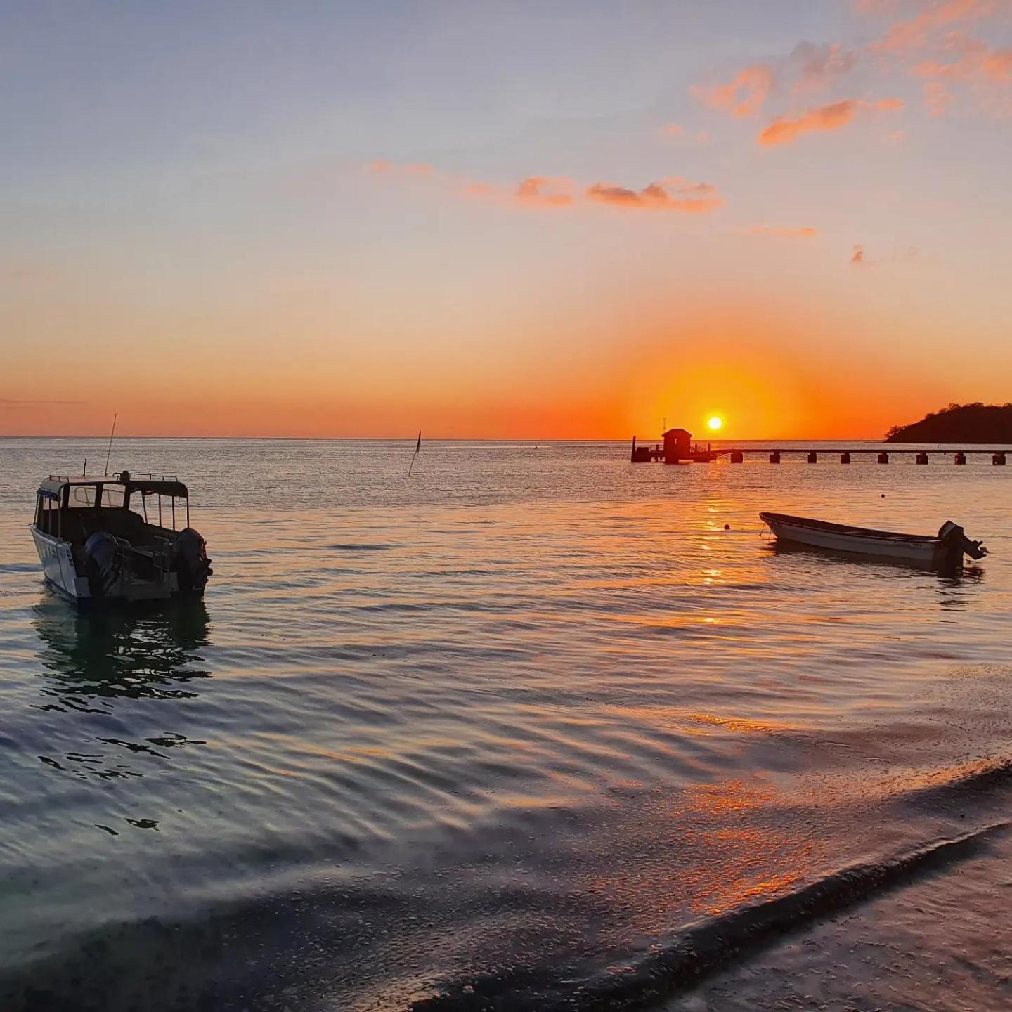 Ratu Kini Dive & Stay Mana Island Exteriör bild