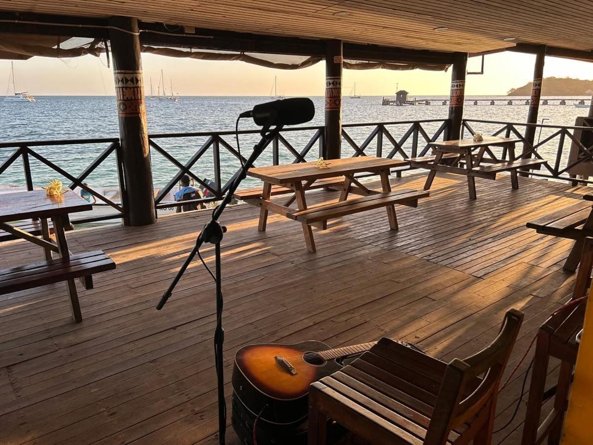 Ratu Kini Dive & Stay Mana Island Exteriör bild