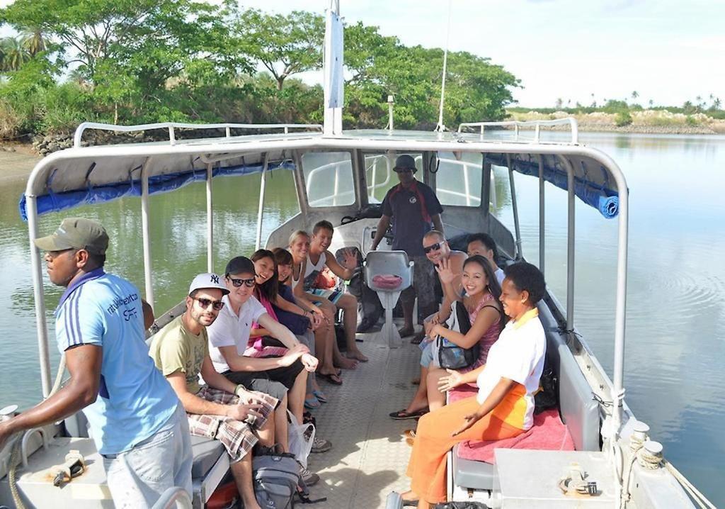 Ratu Kini Dive & Stay Mana Island Exteriör bild