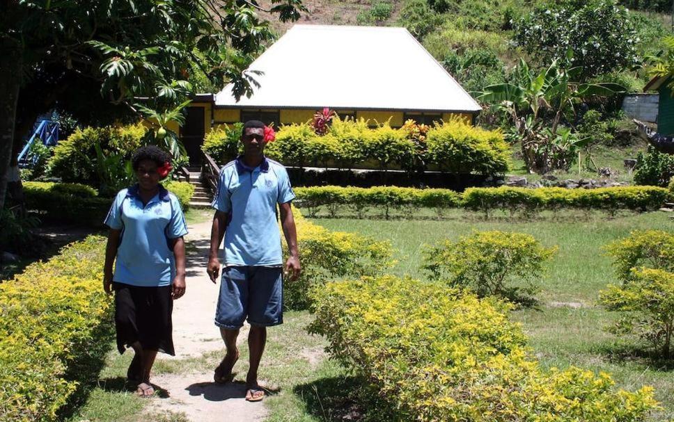 Ratu Kini Dive & Stay Mana Island Exteriör bild