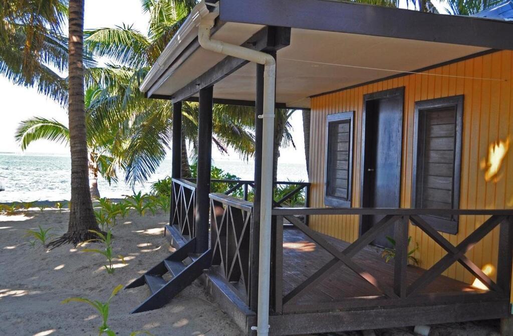 Ratu Kini Dive & Stay Mana Island Exteriör bild